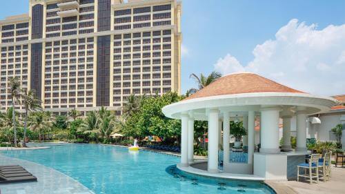 đi hồ tràm nên ở resort nào