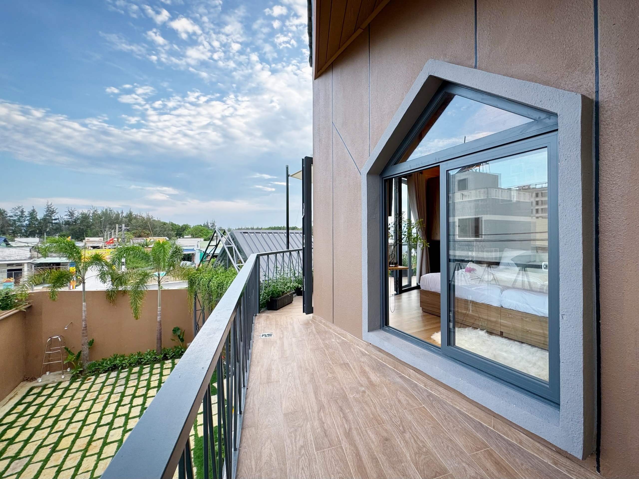 khách sạn hồ tràm gần biển