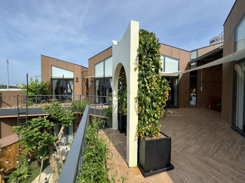 review khách sạn Hồ Tràm