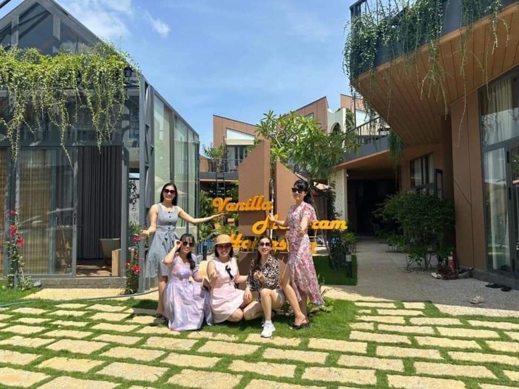 nên ở khách sạn hay homestay Hồ Tràm