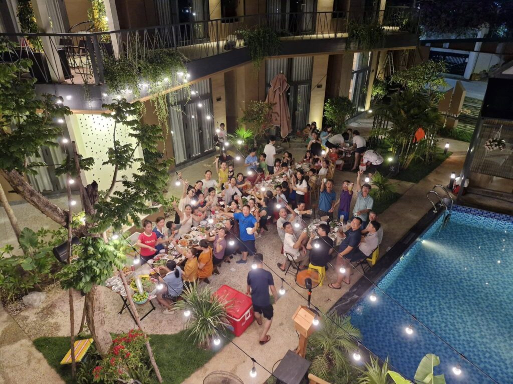 nên ở khách sạn hay homestay Hồ Tràm