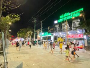 chợ đêm Hồ Tràm