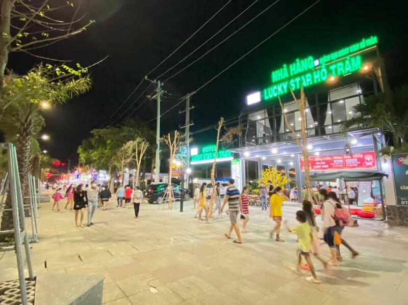 chợ đêm Hồ Tràm