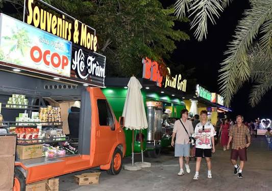 chợ đêm Hồ Tràm